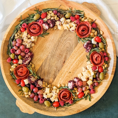 Serving Board, Integrated Handle, Christmas Wreath Food Platter, Wood.