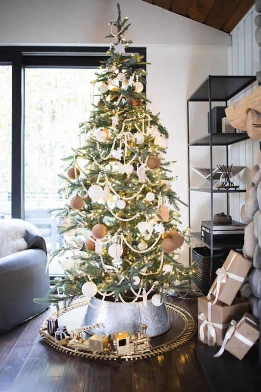 Slim Artificial Christmas Tree with Vertical Ribbon Decor, Pre-Lit