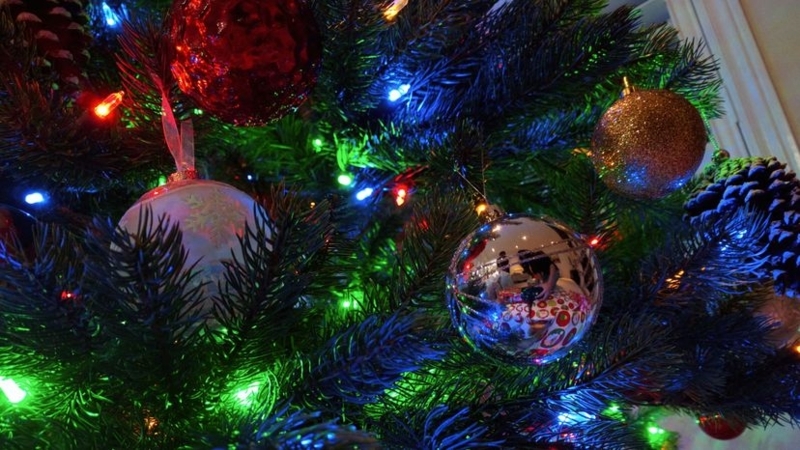 String Lights, Warm Amber Glow with Green Wire, Nostalgic Holiday Decor