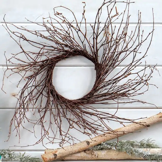Thick Twig Wreath: Rugged Surface for Primitive Style Wall Art