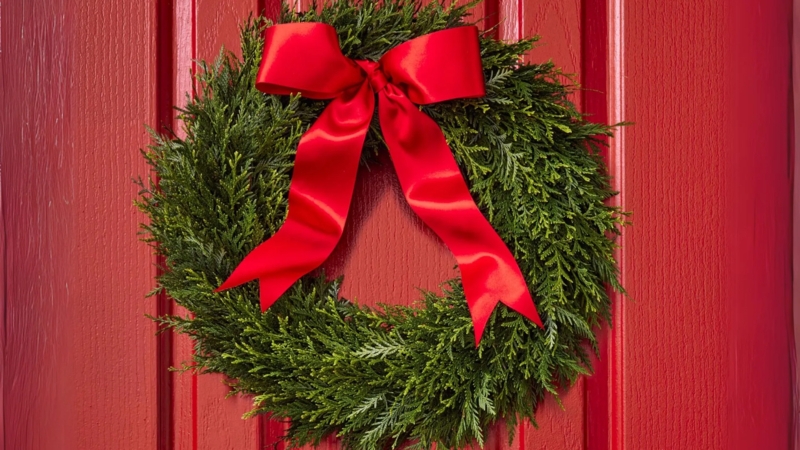 Traditional Christmas Wreath with Dried Citrus Slices