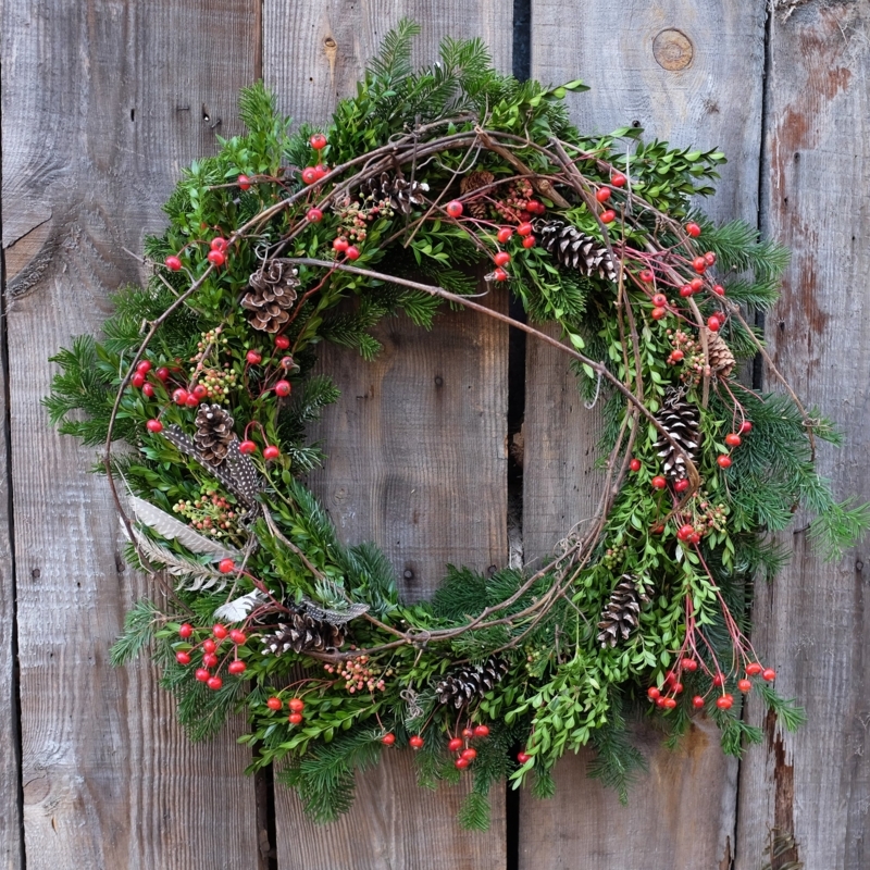 Traditional Evergreen Holiday Wreath with Pine Needle Texture and Berries