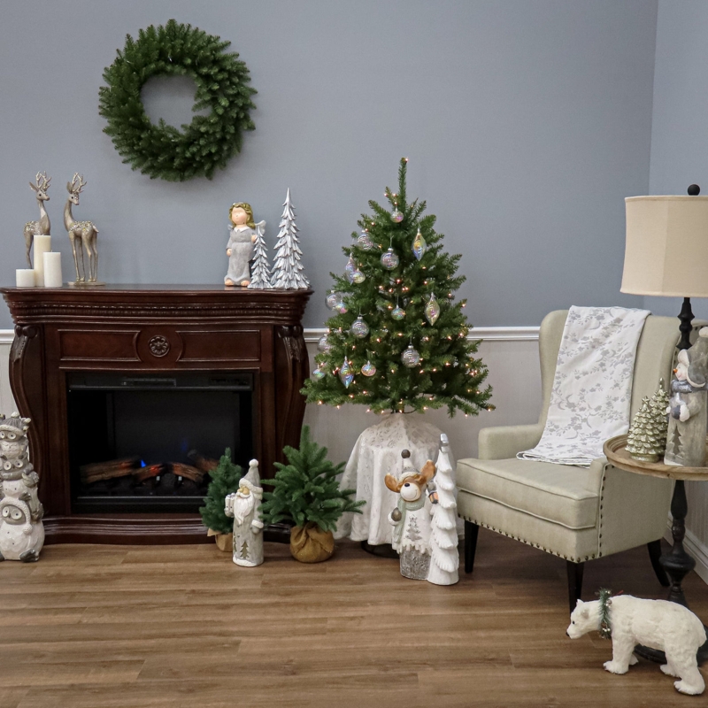 Undecorated Artificial Christmas Tree with Hinged Branches, Dunhill Fir