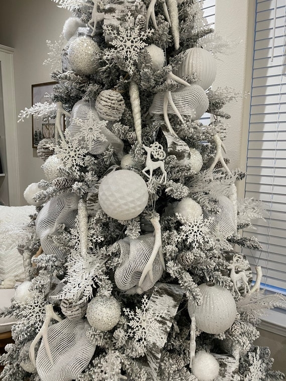 Woodland Theme Christmas Tree with Feather Picks and Deer Accents
