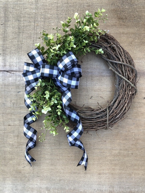 Wreath with Buffalo Plaid Accents and Boxwood Foliage, Farmhouse Decor