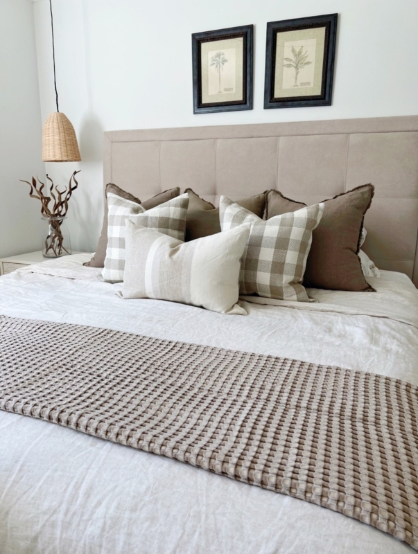 Bed Pillow Set Featuring Tonal Layering and Linen Texture Accents