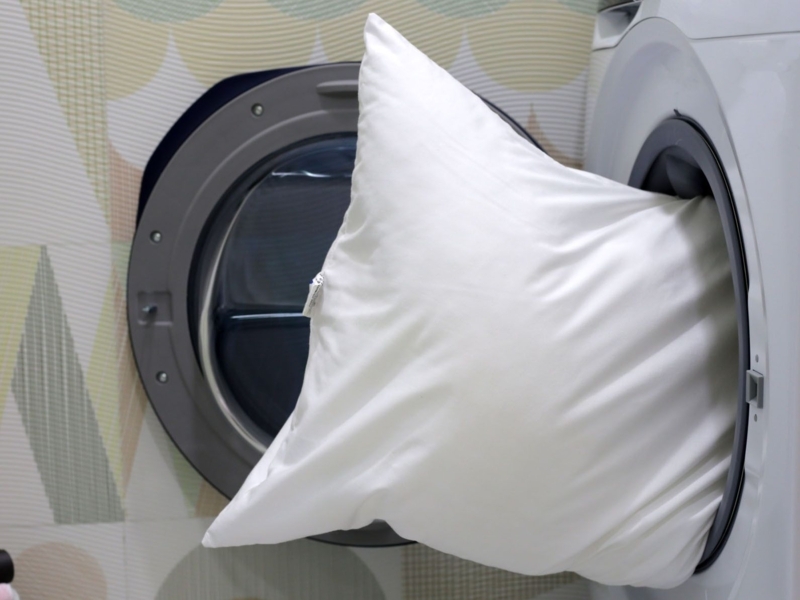 Bed Pillow Stack: Minimalist White Gusseted, Quilted Top Arrangement