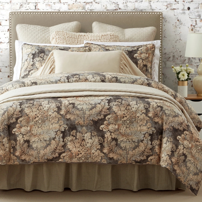 Bedding Set Gray Damask Pattern Velvet Accent Pillows