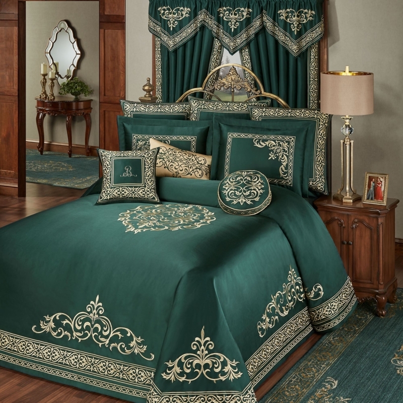 Bedspread Gold Damask Embroidery Emerald Green Scalloped Edges Luxury