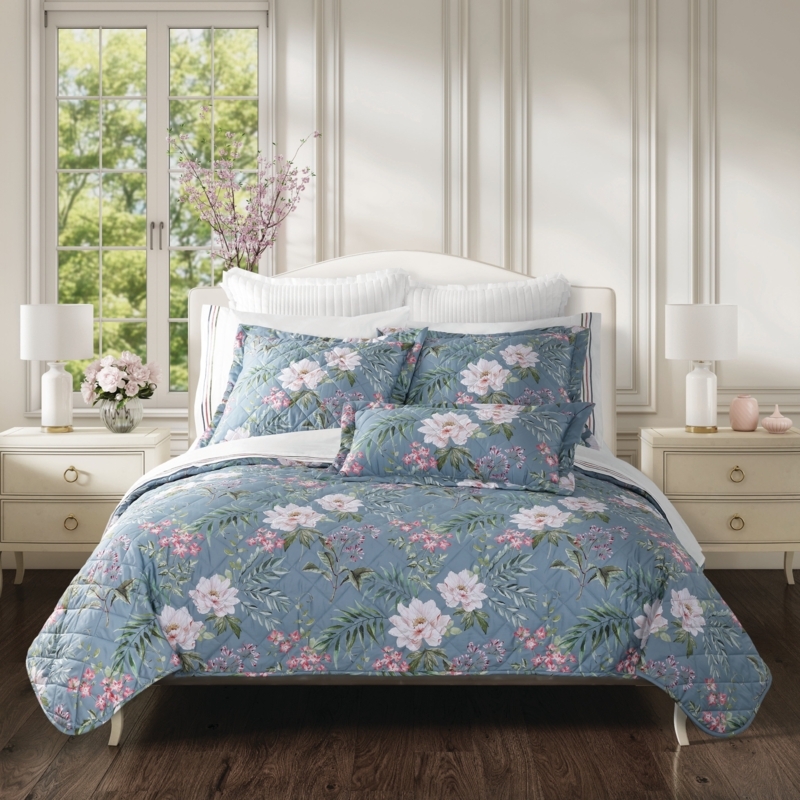 Blue Botanical Quilt Set with Scalloped Edges, Traditional Cottage Style