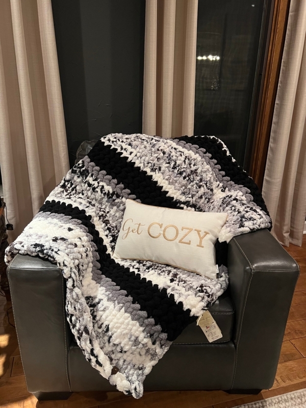 Charcoal Mix Chunky Knit Throw (Large)  Thru the Loops Chunky Knit  Creations