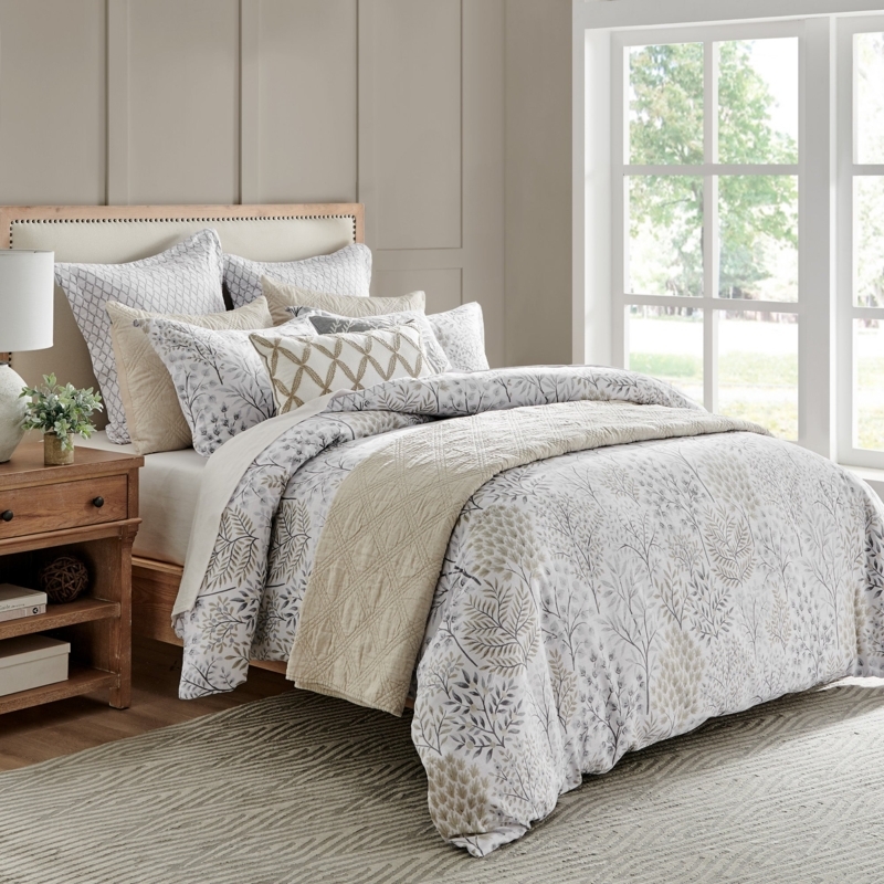 Comforter: Blue and White Large Scale Botanical Print, Coastal Farmhouse
