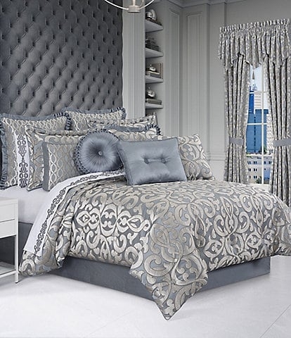 Comforter Set featuring Interlocking Damask Pattern & Silver Metallic Sheen