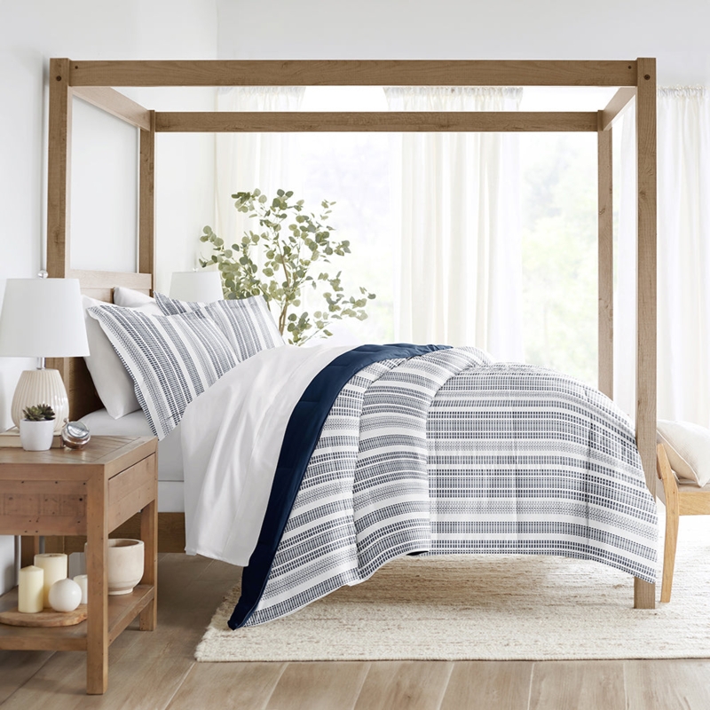 Comforter Set in Navy Plus Pattern, Reversible Design