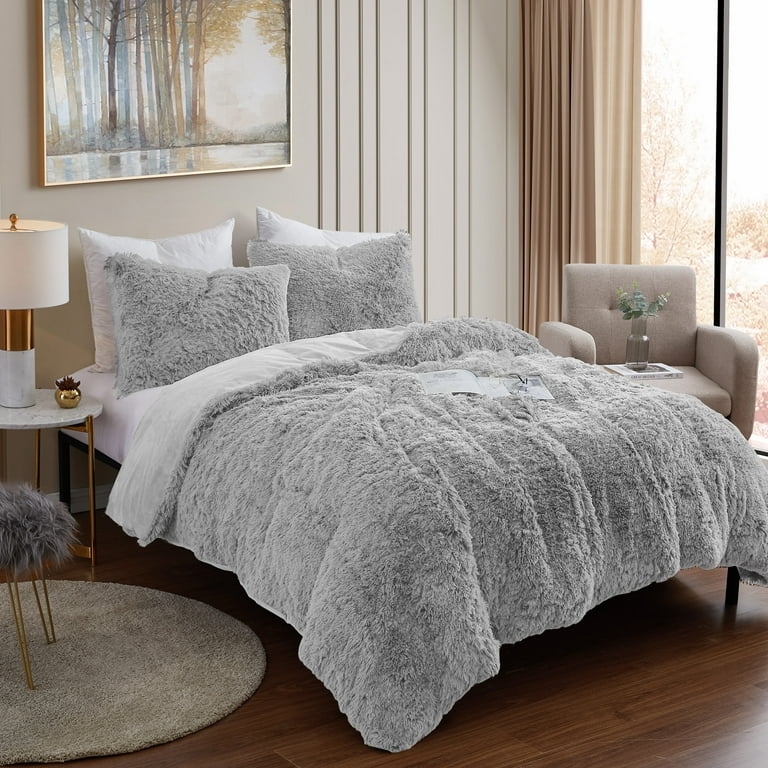 Comforter Set in Shaggy Silver Faux Fur with High-Pile Texture for Cozy Modern Style