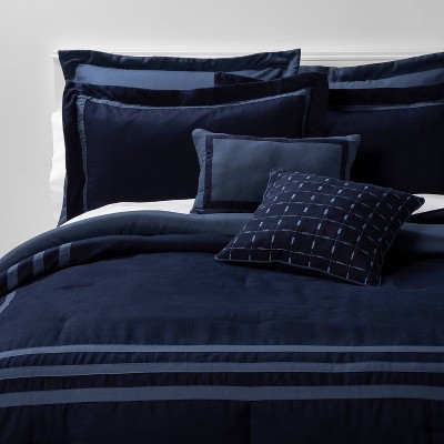 Comforter Set White with Applique Border and Spindle Headboard