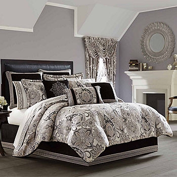 Comforter Set with Damask Scroll Motif: Luminous Jacquard Comforter Set