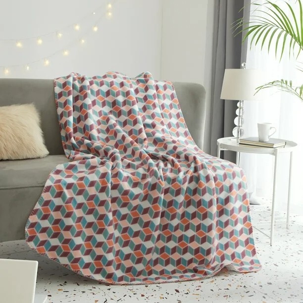 Geometric Fretwork Pattern Throw Blanket, Gray and White Fleece (63 chars)