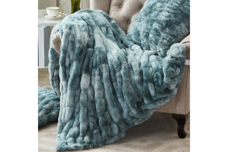 Glam Faux Fur Throw Styling with High Pile Shaggy Texture
