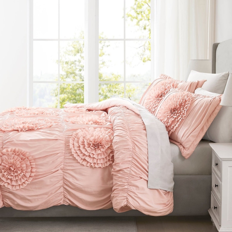 Light Gray Comforter Set with Ruched Fabric and Ruffled Edges