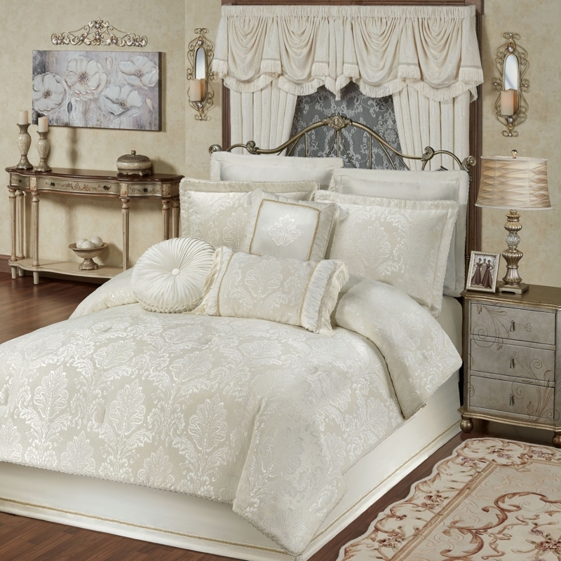 Luxury Damask Comforter Set Jacquard Weave Ornate Tasseled Accents