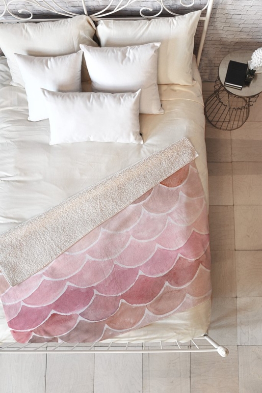 Mermaid Scale Pattern Throw Blanket, Vibrant Pink. Pink Mermaid Scale Throw