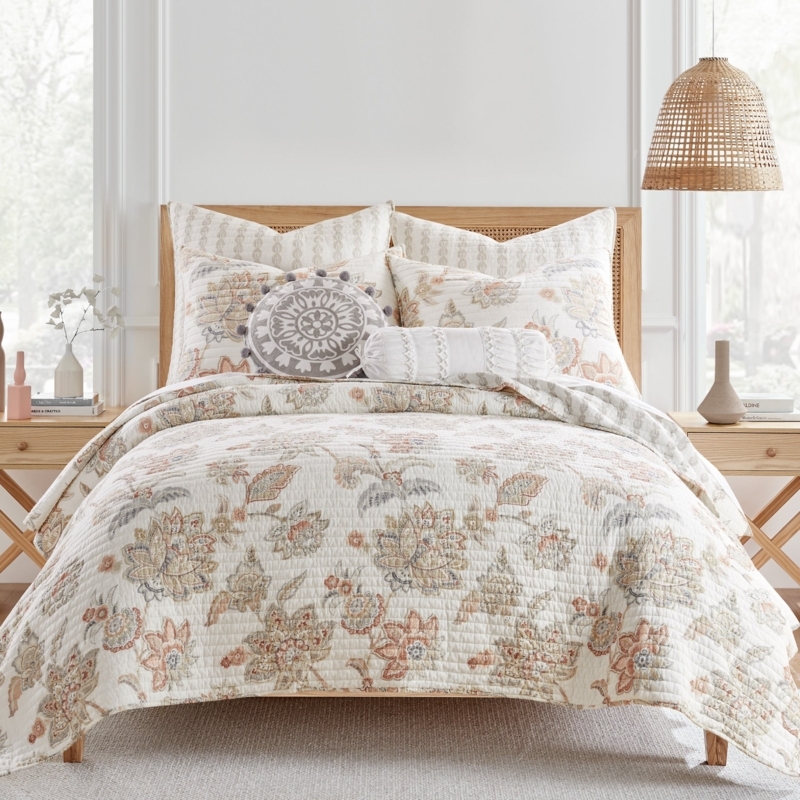 Modern Farmhouse Quilt Set: Reversible Navy Floral Medallion Print