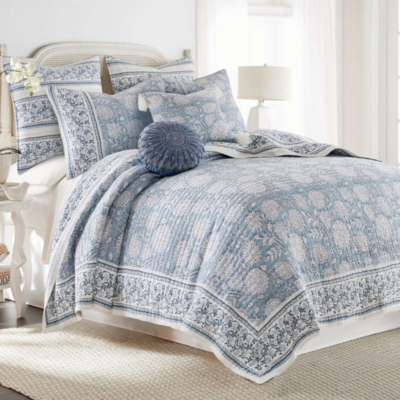Quilt Set in Blue and Yellow Botanical Print with Knit Throw