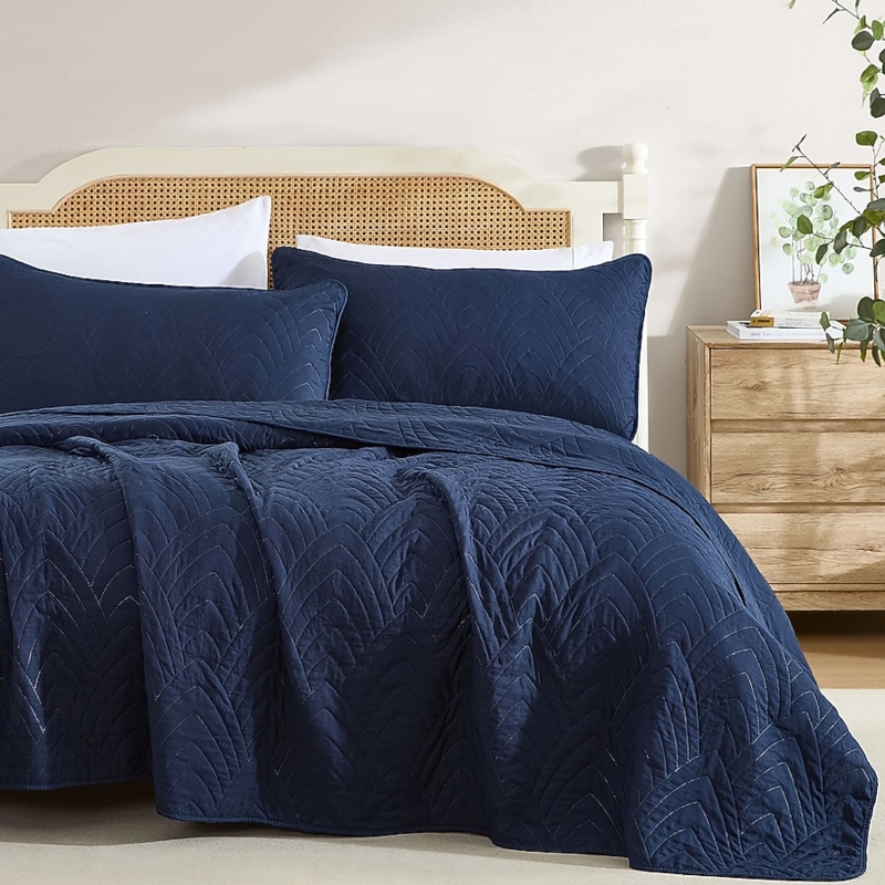 Quilt Set Light Blue Interlocked Stitching Geometric Pattern