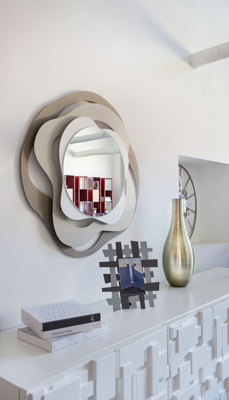 Round Wall Mirror with Intricate Openwork Scrollwork Gold Frame