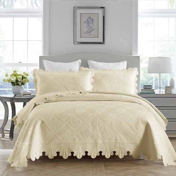 Scalloped Edge White Quilt Set, Embossed Floral, Traditional Bedding Set