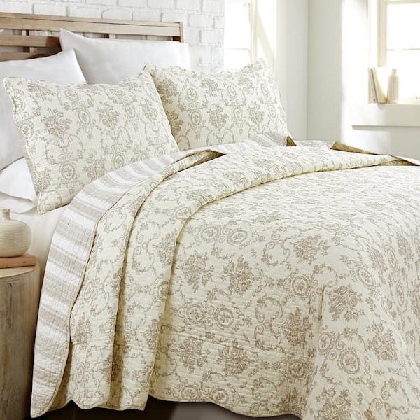 Scalloped Quilt Set Floral Toile Pattern Country Cottage Bedding