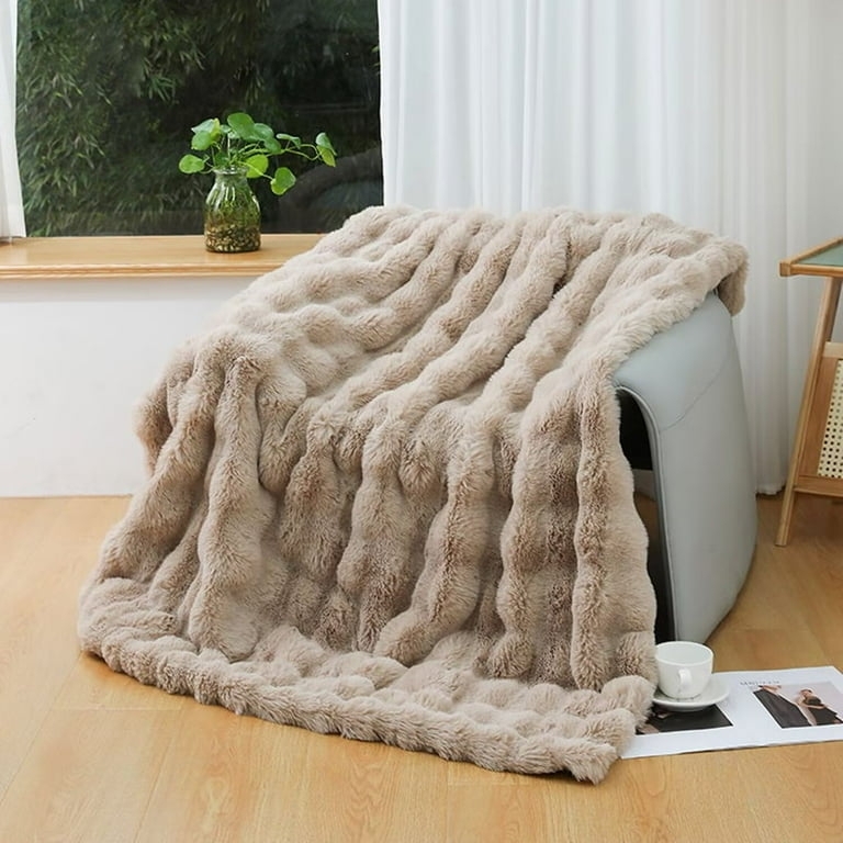 Shaggy Faux Fur Weighted Blanket Detail with Fuzzy Surface