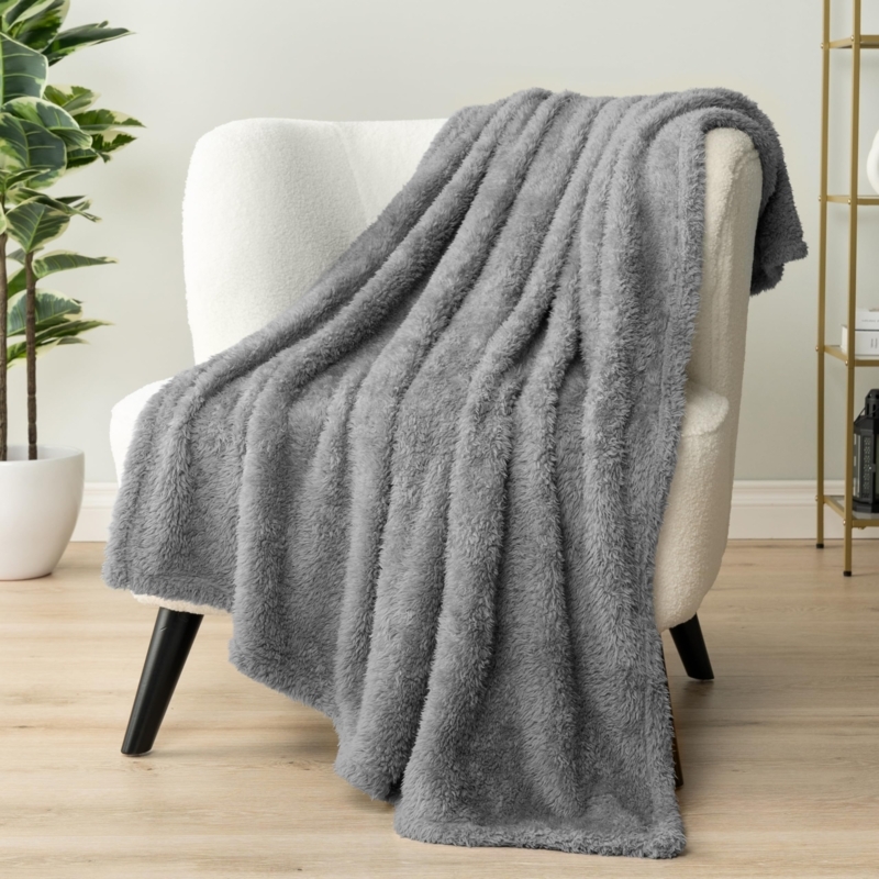Sherpa Lined Throw Blanket: Plush Microfiber, Cozy Grey Sherpa Blanket