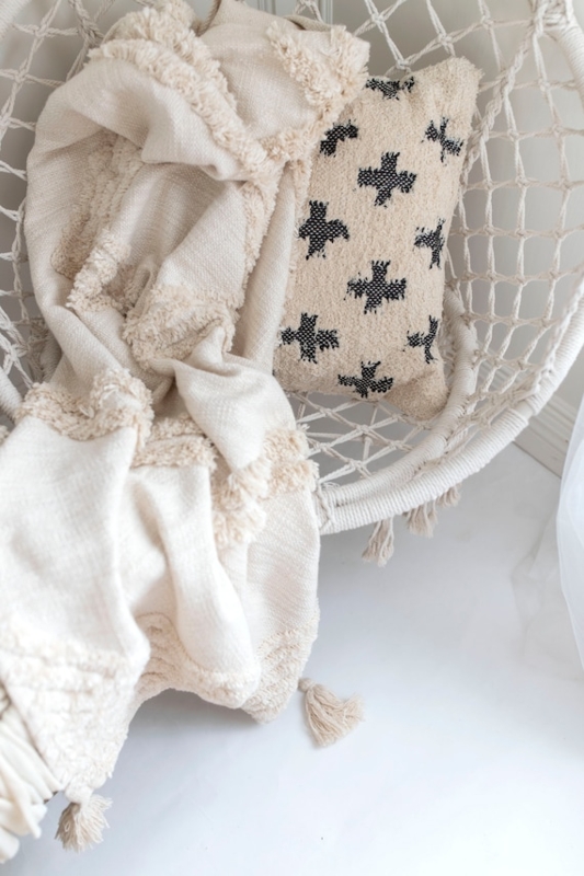 Tasselled Throw Blanket, Handwoven Cotton Fabric with Ribbed Texture