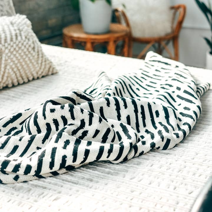 Throw Blanket Cream Black Diamond Motif Woven Fabric Fringed Edges