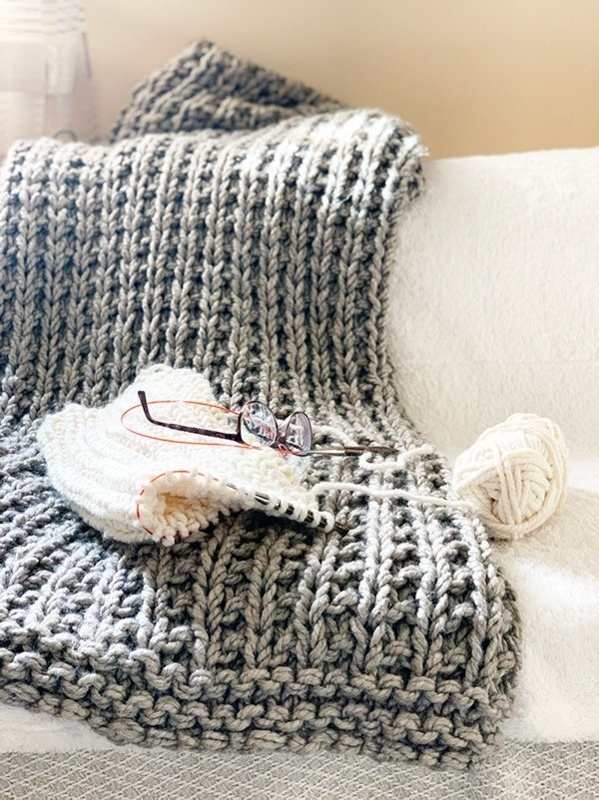 Throw Blanket Cream Oversized Cable Knit Bulky Yarn Texture