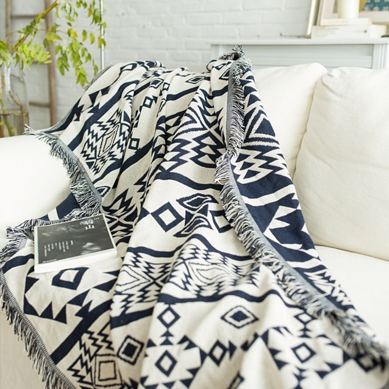Throw Blanket Geometric Jacquard Oversized Tassels Cream Black