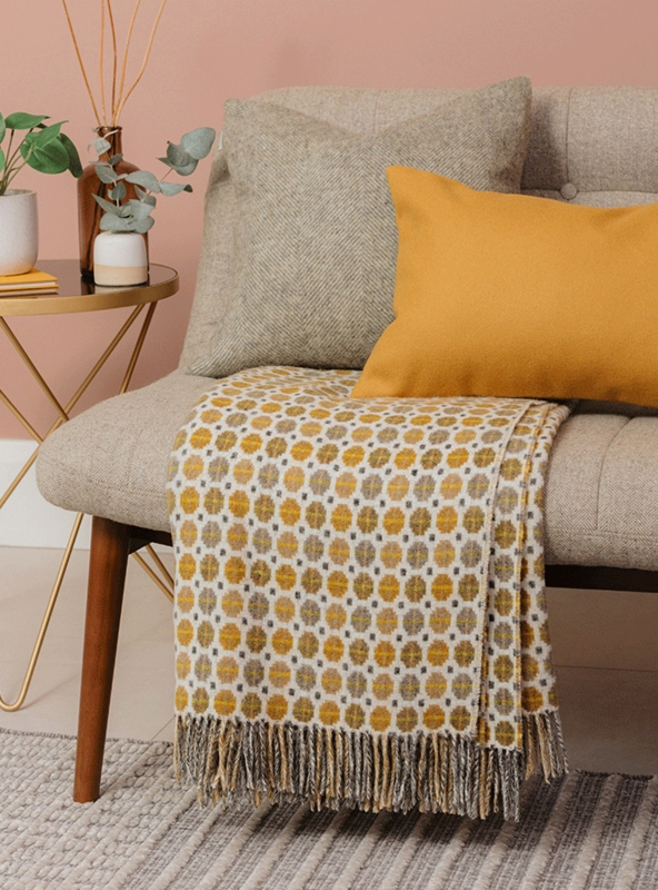 Throw Blanket, Geometric Triangle Pattern, Gold & White