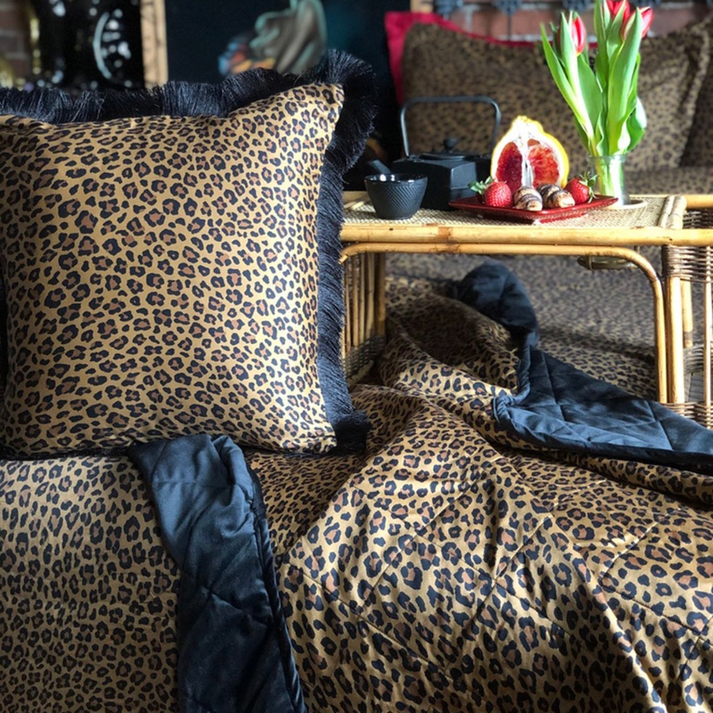 Throw Blanket in Leopard Print with Velvet-Like Sheen