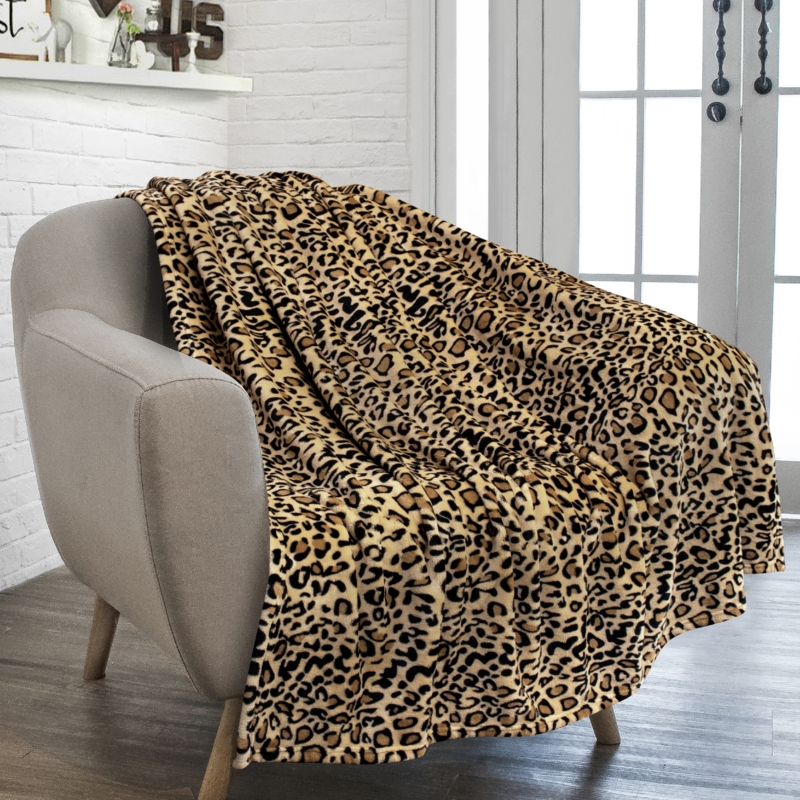 Throw Blanket in Soft Cheetah Print Microfiber Fleece