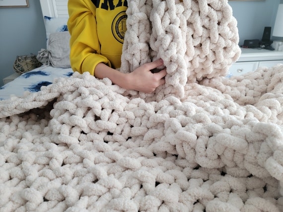 Throw Blanket Oatmeal Plush Yarn Appearance Oversized Loops