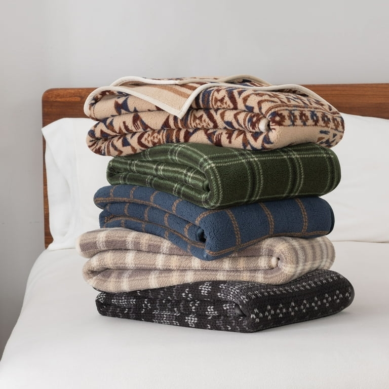 Throw Blanket Reversible Fair Isle Pattern Snowflake Plush Navy Blue