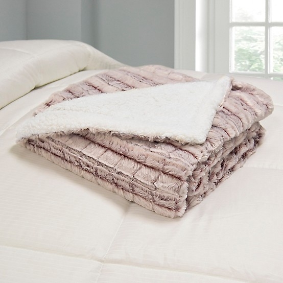 Throw Blanket Reversible Micromink-like Sherpa Lining Red & Cream Cozy