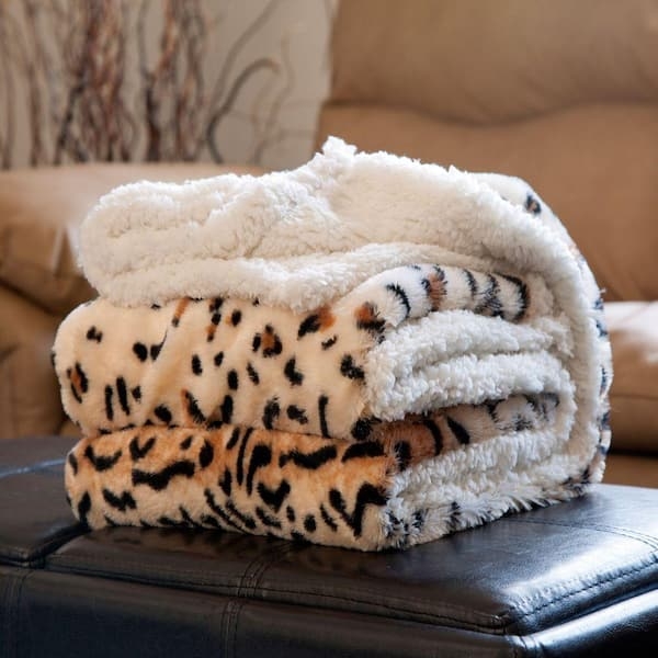 Throw Blanket with Realistic Tiger Face Print and Sherpa Lining, Bold
