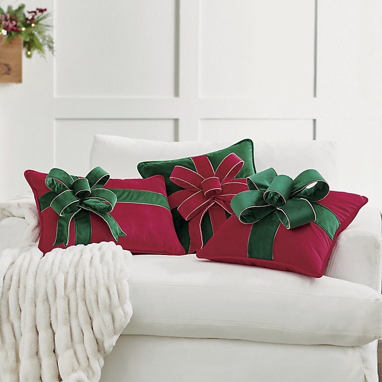 Throw Pillow Bow Shaped Velvet Gold Merry Christmas