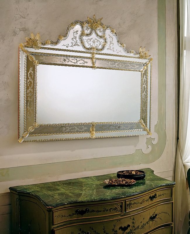Venetian Mirror: Horizontal Mantel Design with Scrolled Crown