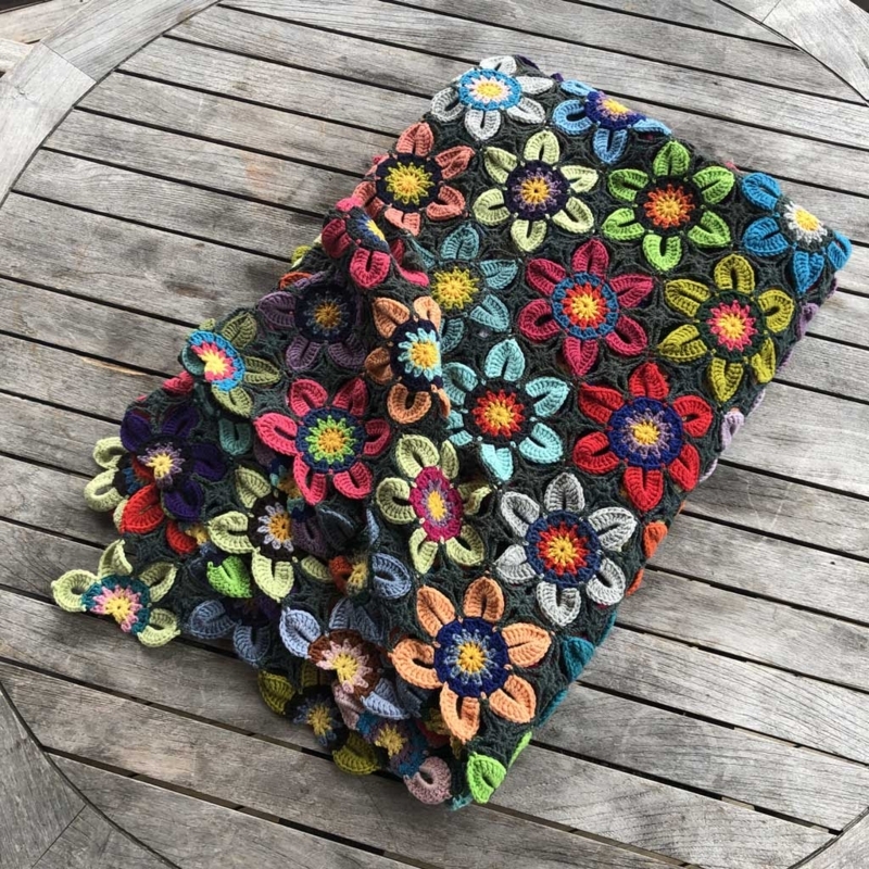 Vibrant Floral Crochet Throw Blanket with Scalloped Edge