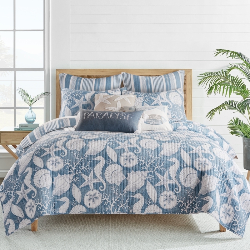 Bedding Set Coral Pattern with Quilted Stitching and Airy Feel