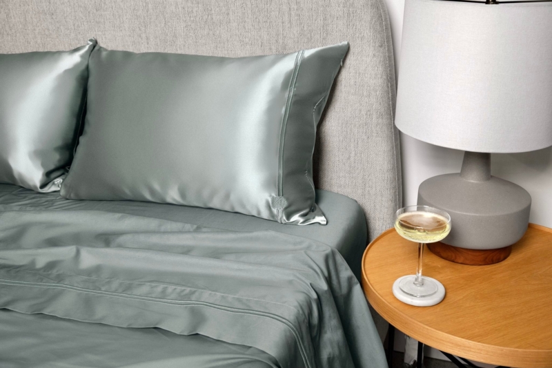 Bedding Set Emerald Green Silk Lustrous Texture Minimalist Bedroom Accents
